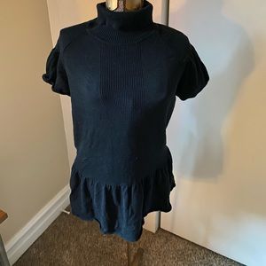 Drop waist turtle-neck short-sleeve sweater w/ tie